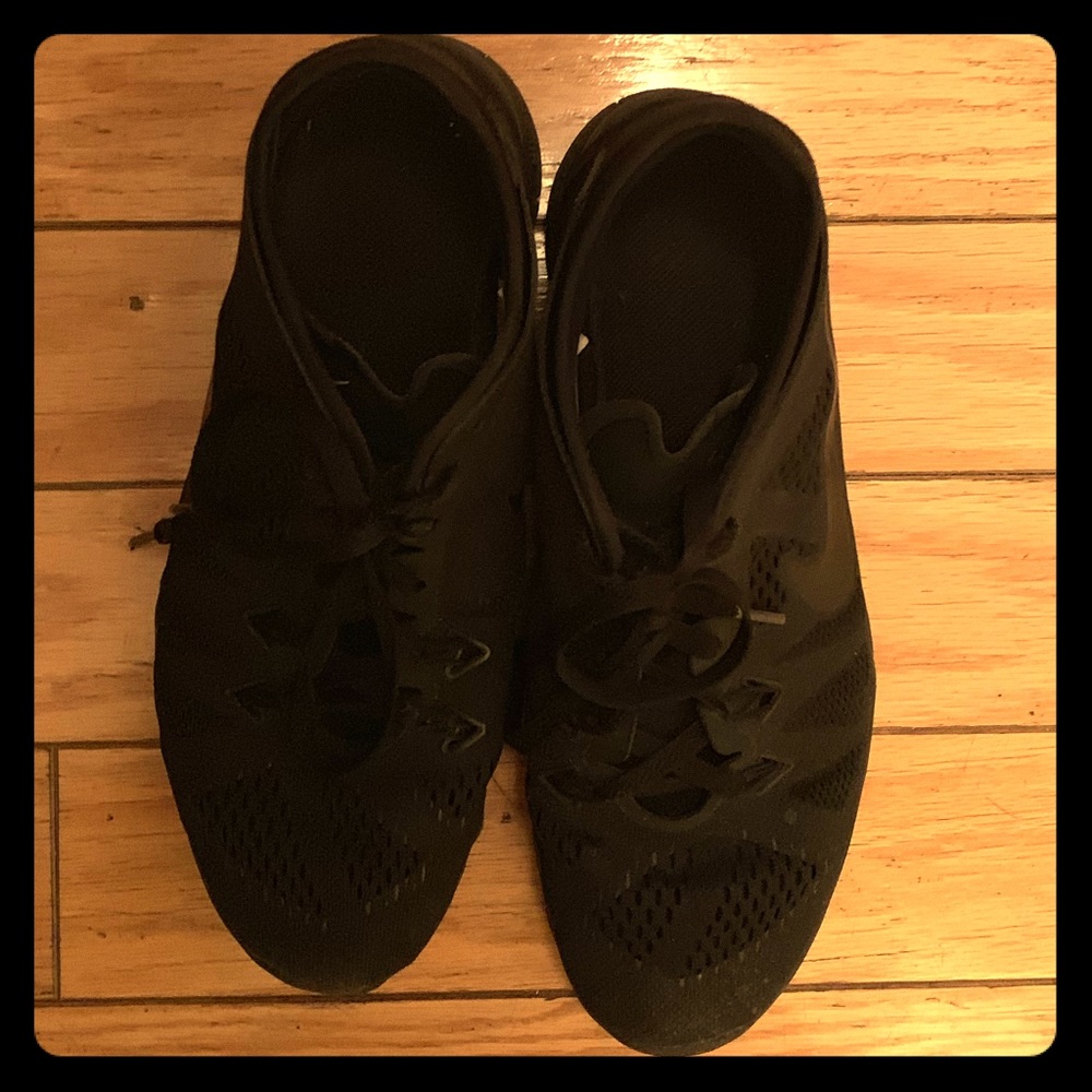 Nike sneakers 8.5